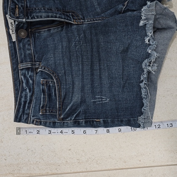 Refuge Distressed Denim Shorts - Picture 6 of 6